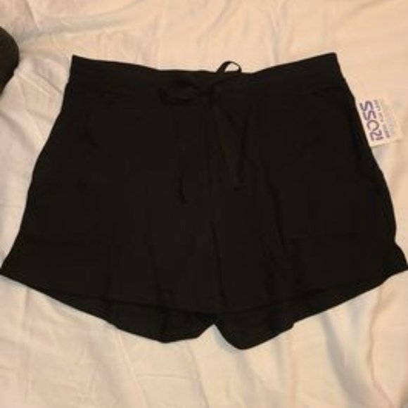 NWT Bozzolo shorts, size medium. Fits like a small. - Picture 1 of 1